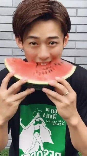 吃瓜的小瓜哥哥是谁,网络红人的崛起之路